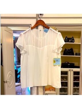 Cece Cream Blouse  Size Medium